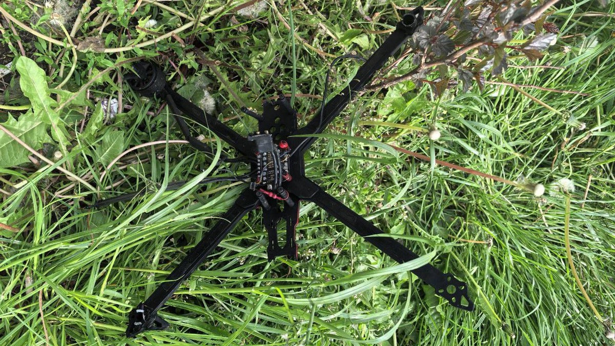 Украинские FPV-дроны трижды атаковали Рыльск Курской области 15 мая