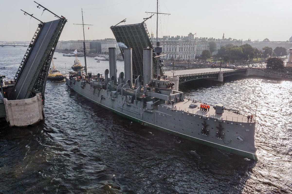 Сдержала курс: чем была наполнена долгая жизнь крейсера «Аврора»