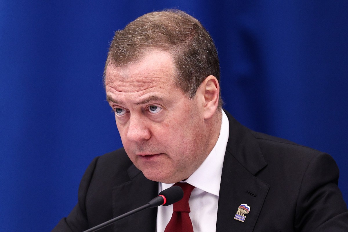 Медведев назвал Евросоюз прямой угрозой России