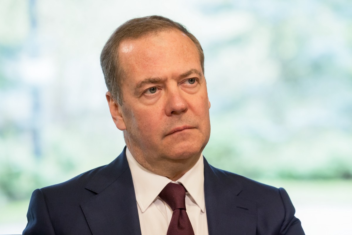 Медведев показал «зумерскую» версию повести Гоголя