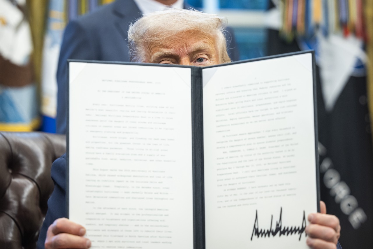 Дал обнищание: почему Трамп вдруг переключился на Вторую мировую с тарифов и Украины