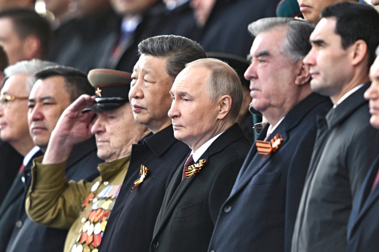 «Не гнушаются ничем»: Киев попытается сорвать парад Победы? Кто из иностранных лидеров приедет в Москву 9 Мая