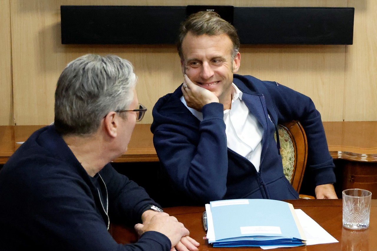 Коки им: что инцидент в поезде говорит публике о Макроне, Мерце и Стармере