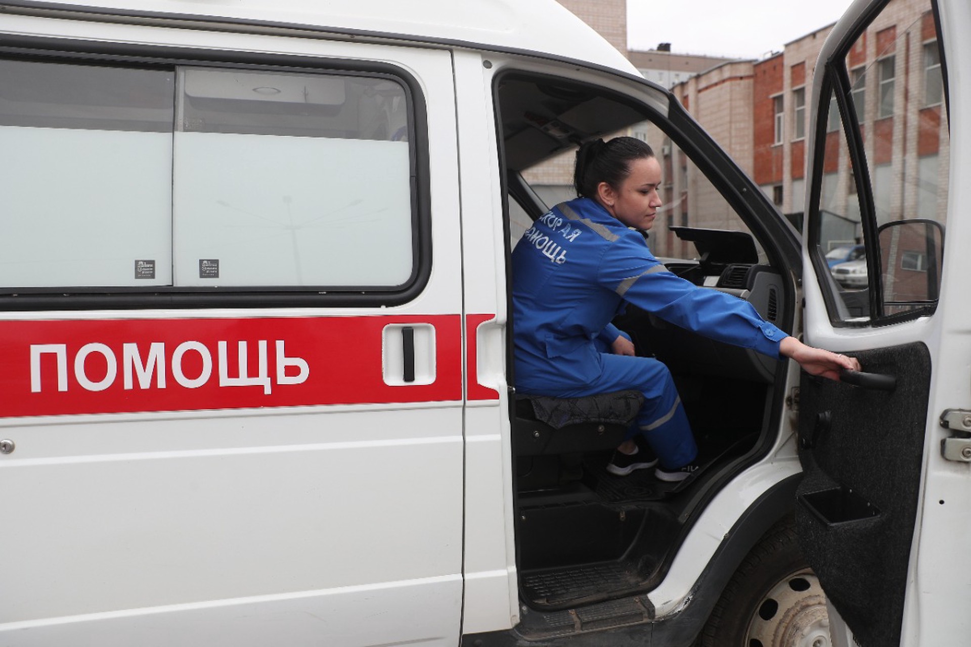 Боевики ВСУ ранили мужчину, дроном атаковав кормовоз в Брянской области