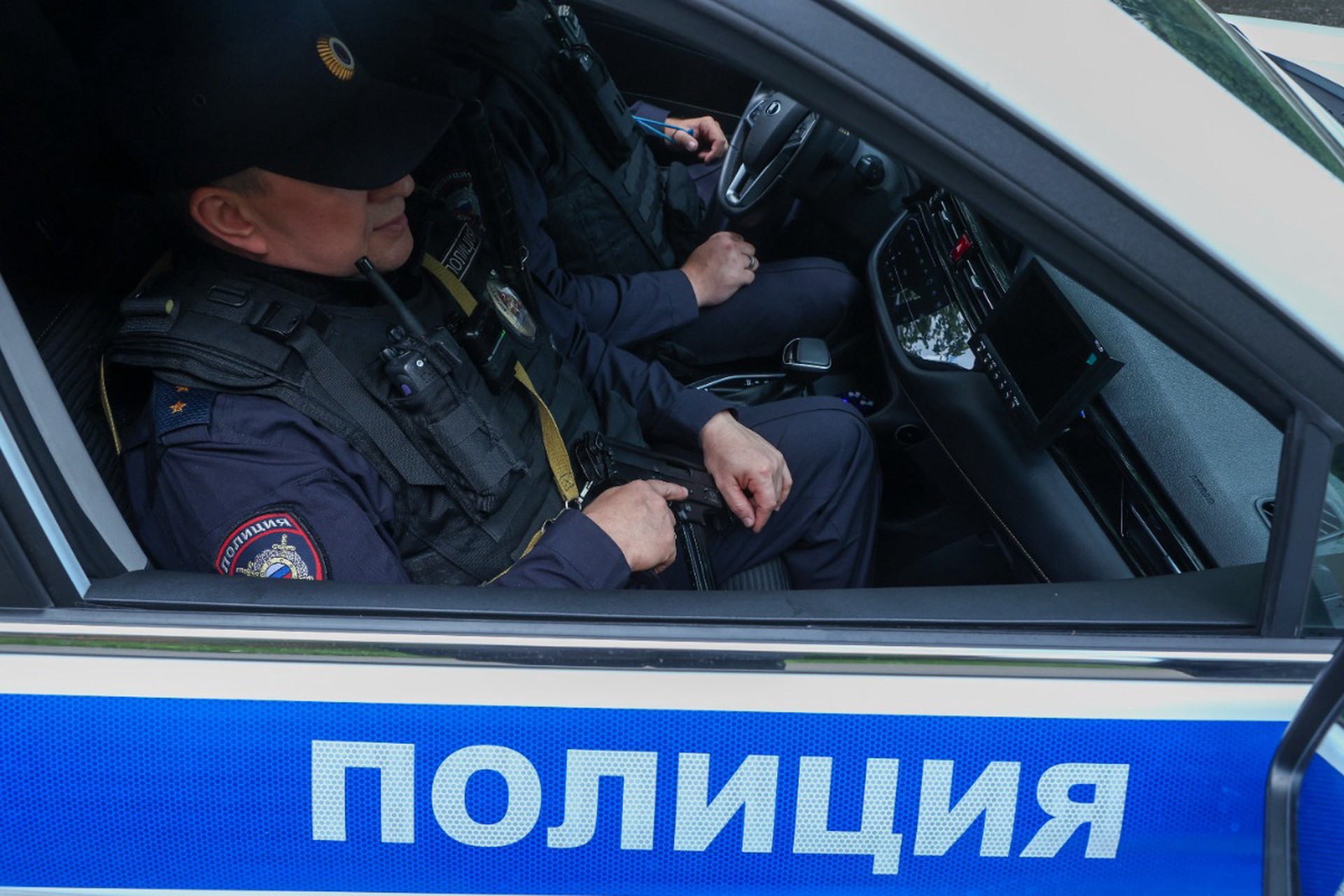 Полиция задержала одного из участников скандальных приставаний в Москве