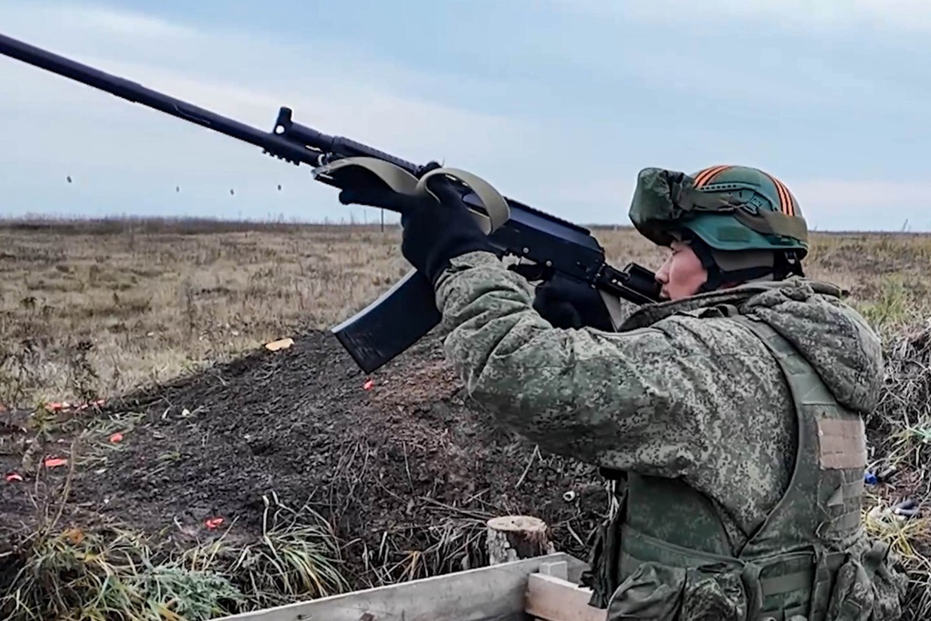Военный ВС РФ показал послания раненных под Курском бойцов КНДР