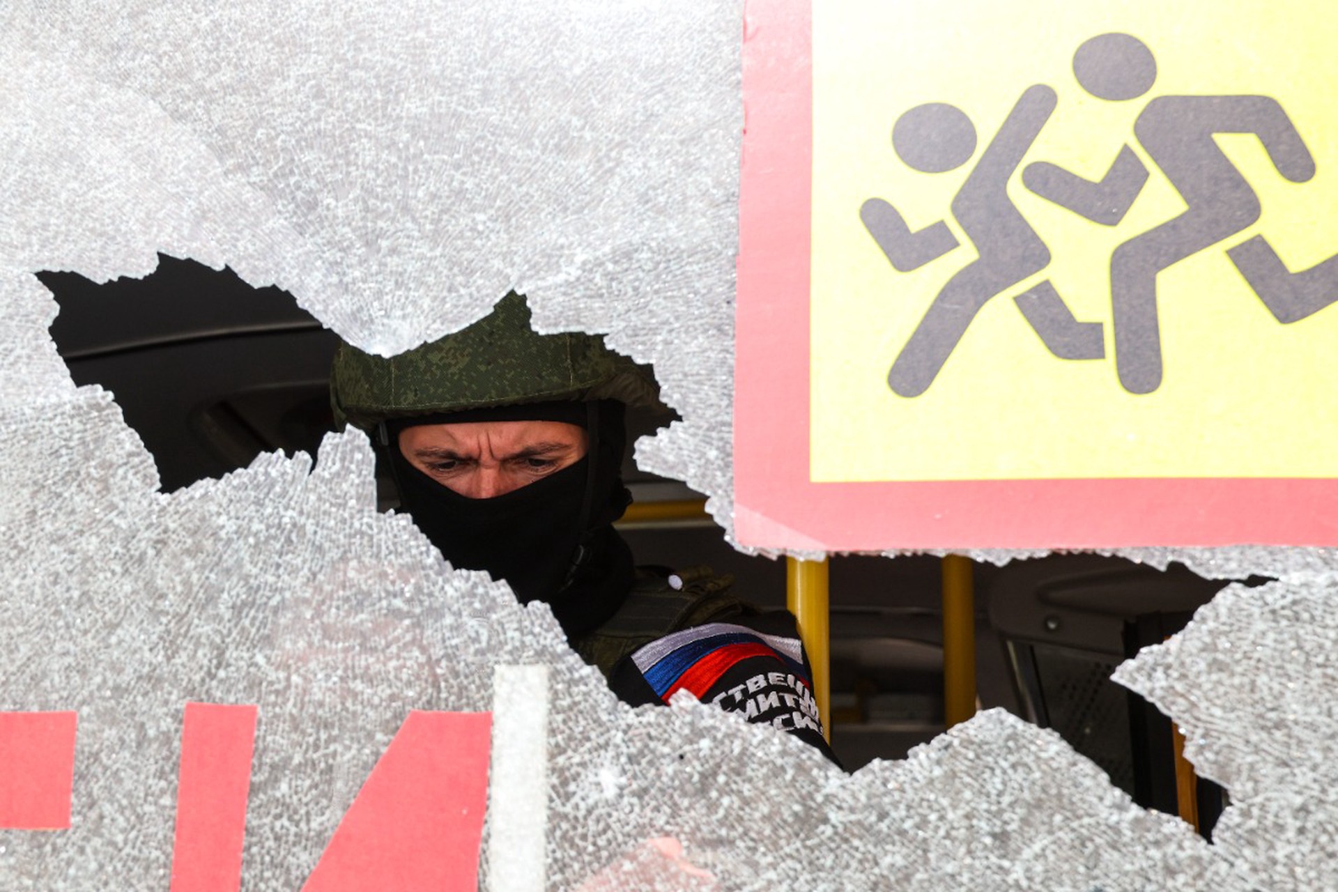 Дрон ВСУ в день переговоров атаковал школу в ЛНР