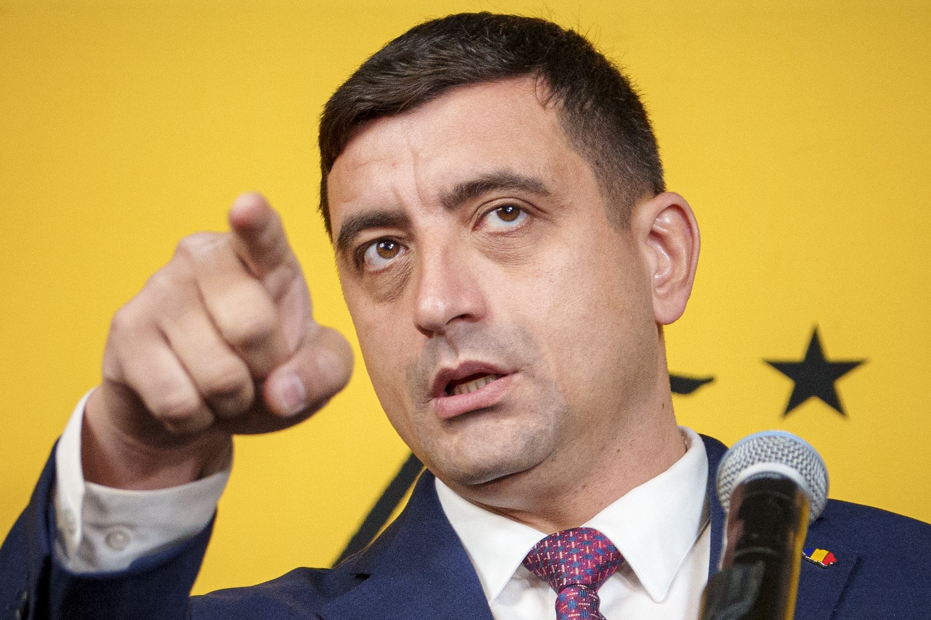 Дело ультраправое: возглавит ли Джордже Симион Румынию после победы в первом туре