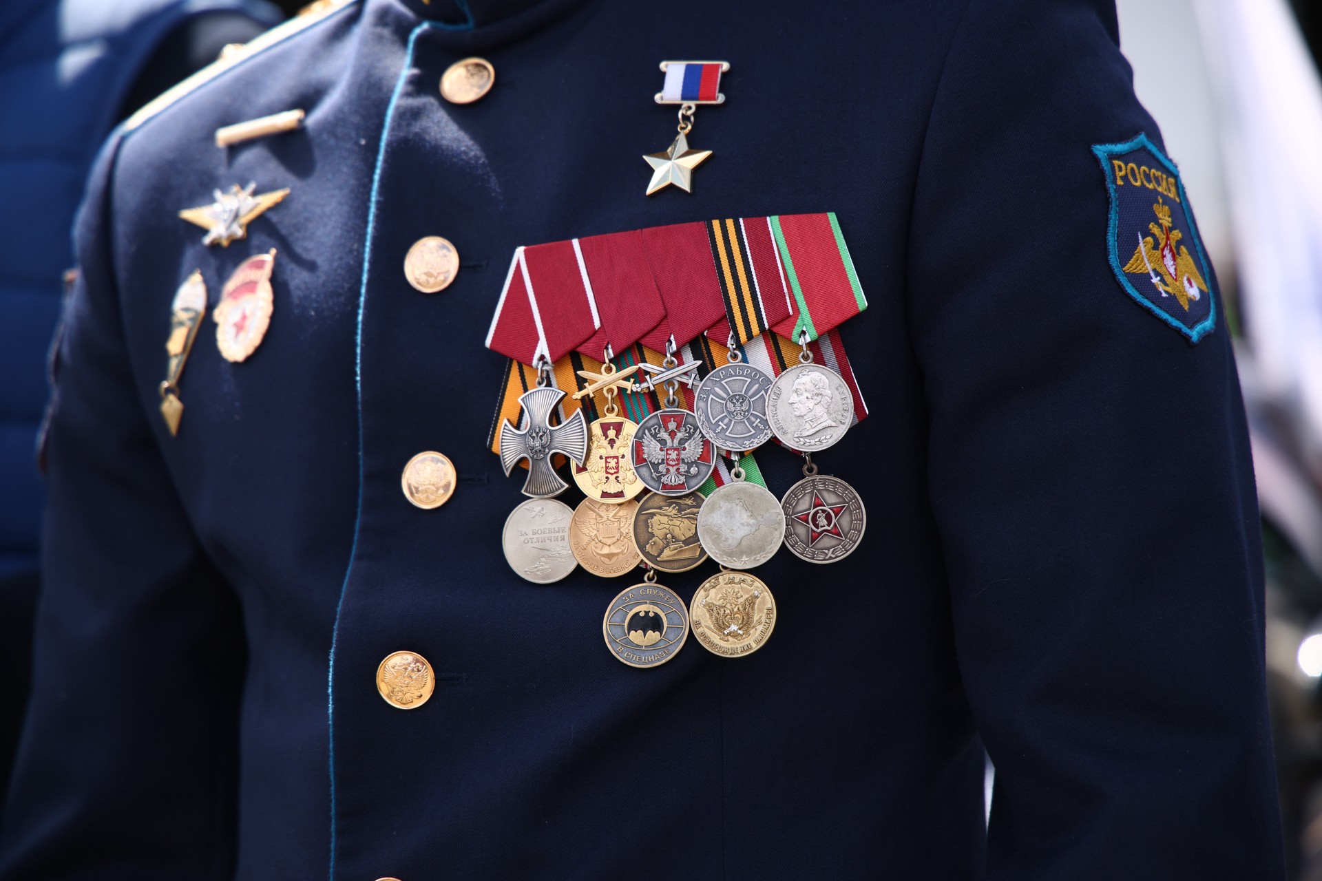 В России выявили схему продажи фейковых наград за «поддержку СВО»