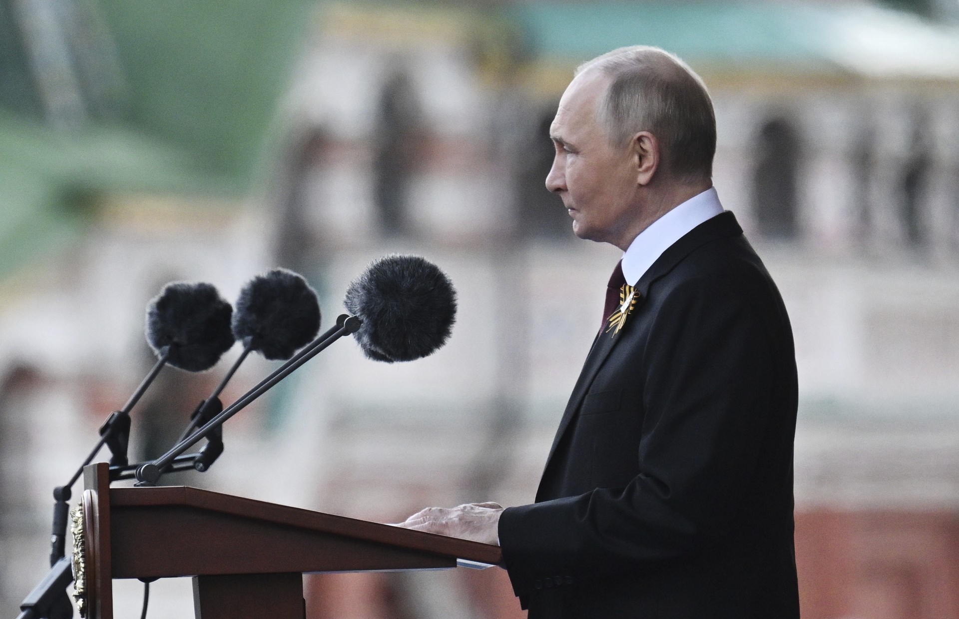 Путин: Россия была и будет несокрушимой преградой для нацизма