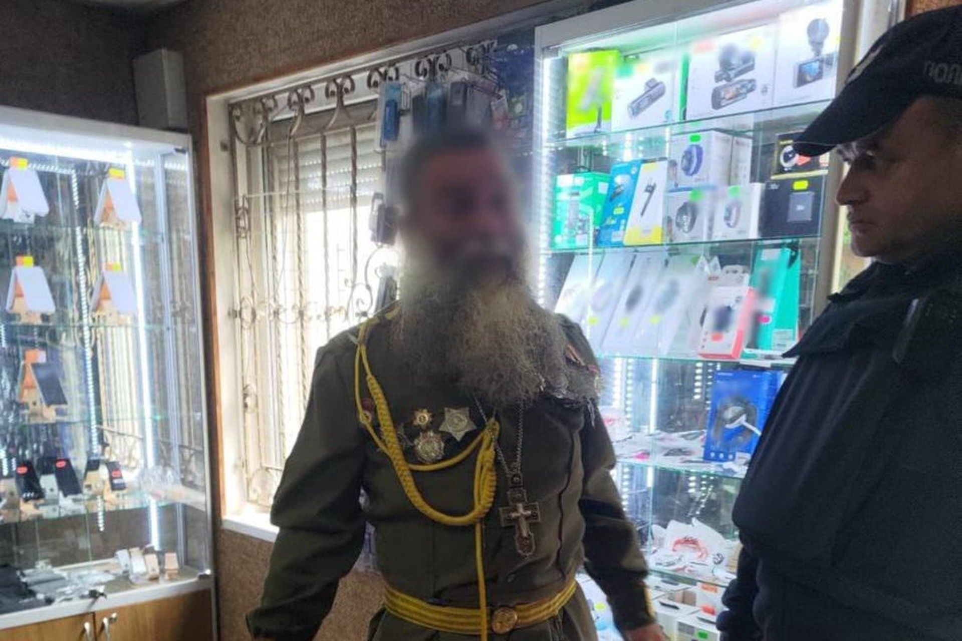 На Украине задержали священника за похожую на советскую форму рясу