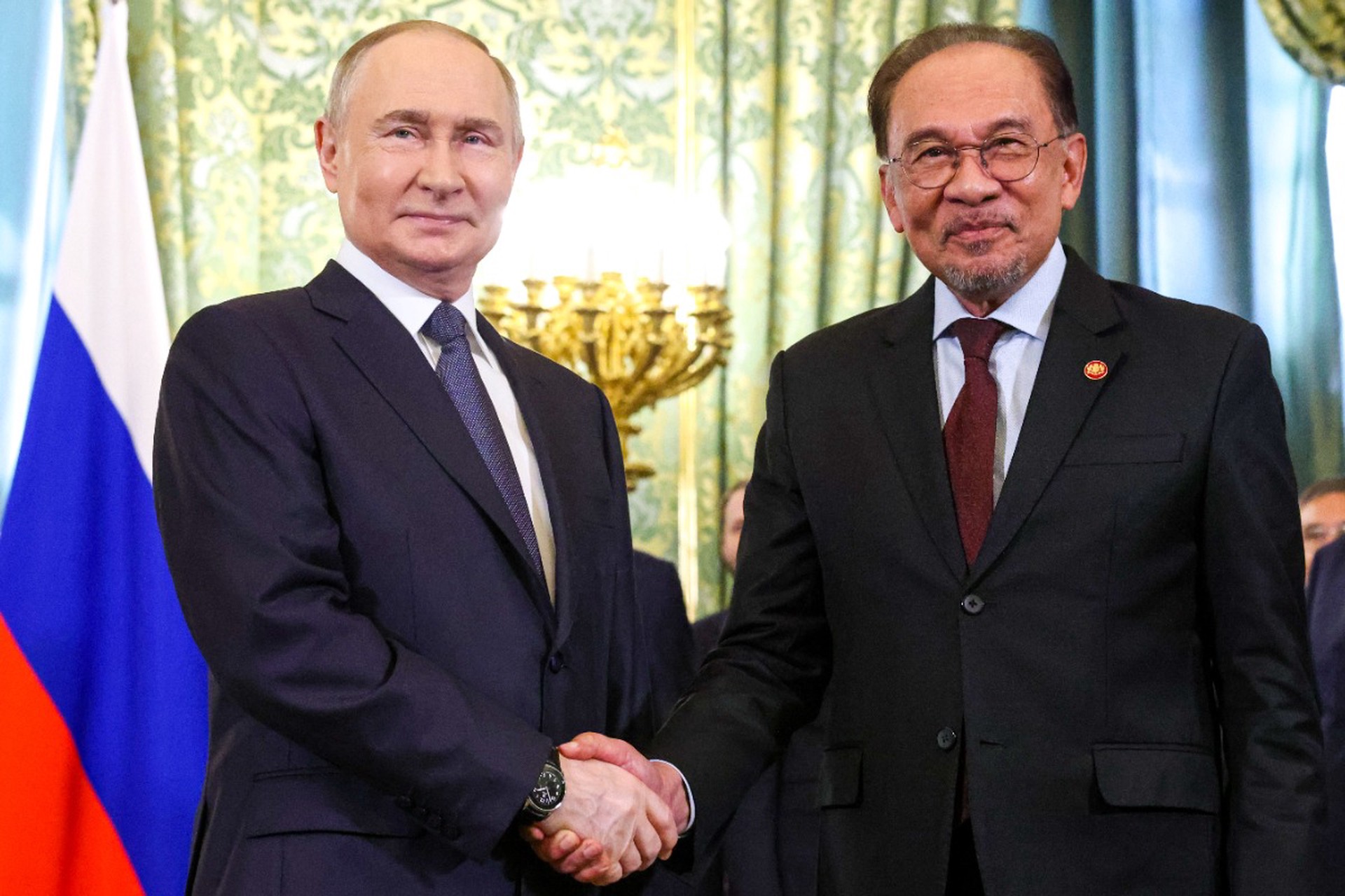 Путин загадал загадку про три трона премьеру Малайзии