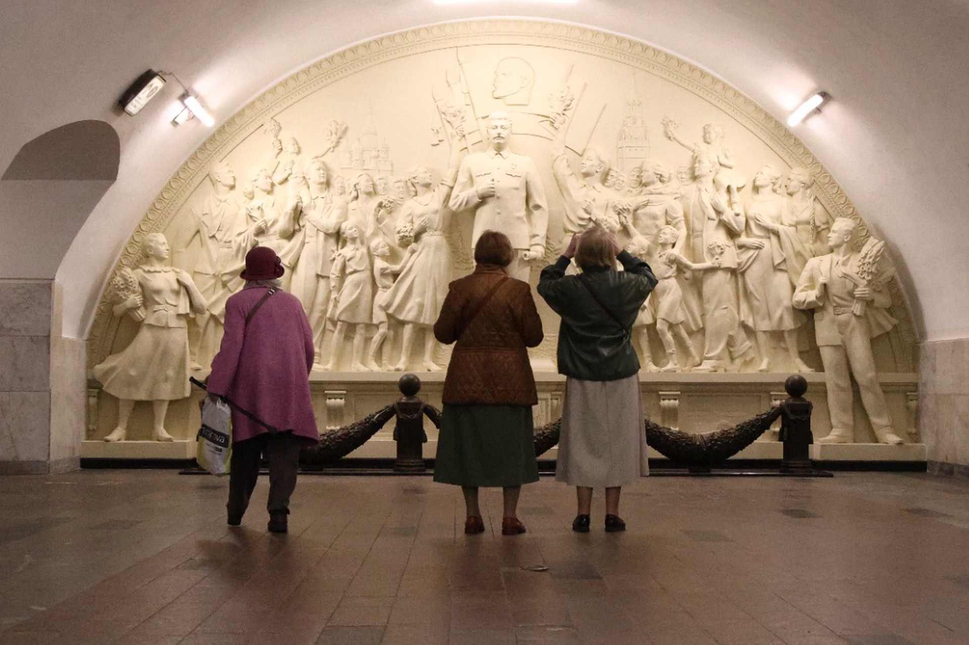 Россиян предупредили о риске штрафа за фотосъемку в метро
