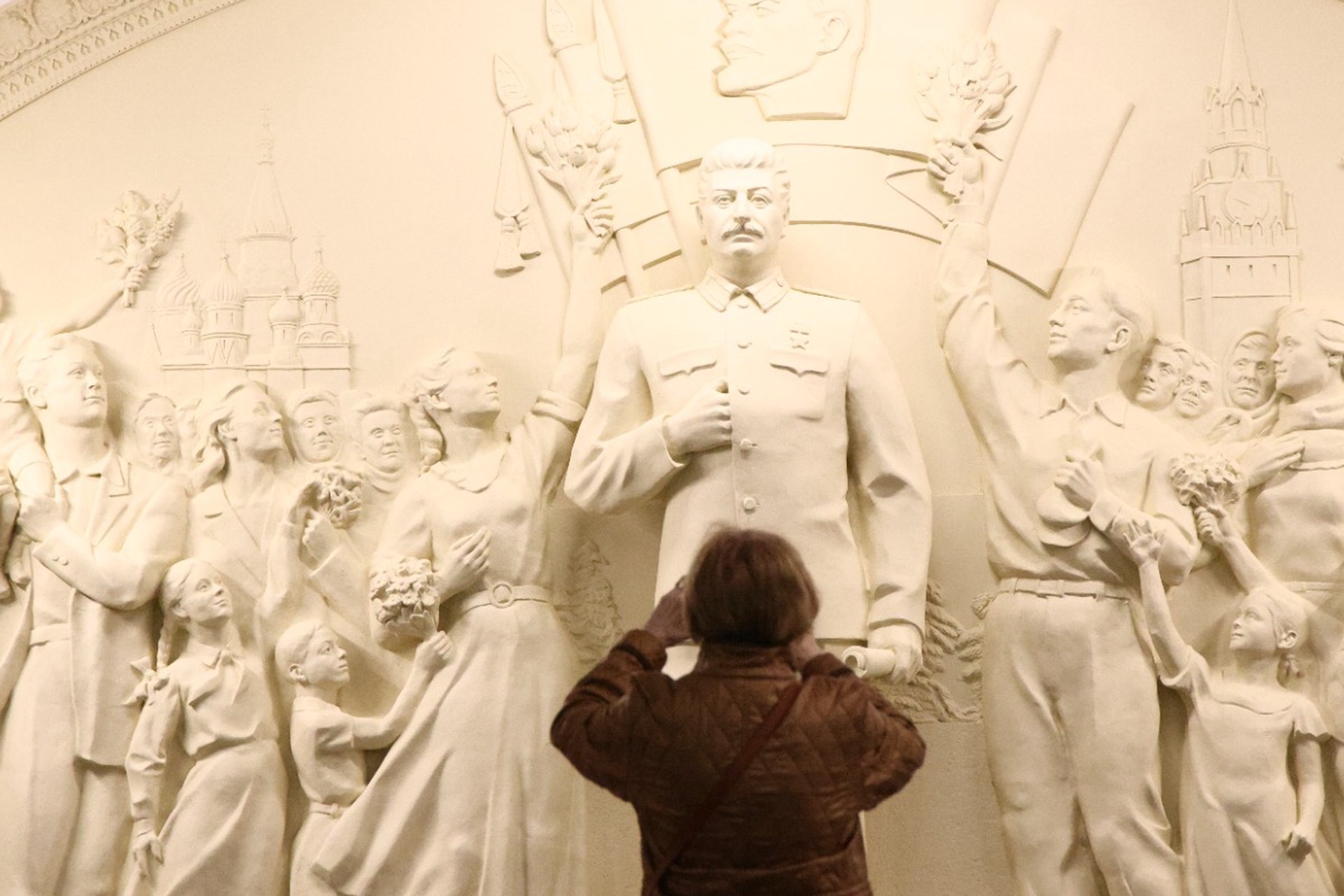 Воссозданный на «Таганской» барельеф Сталина назвали «напечатанным на 3D-принтере фейком»
