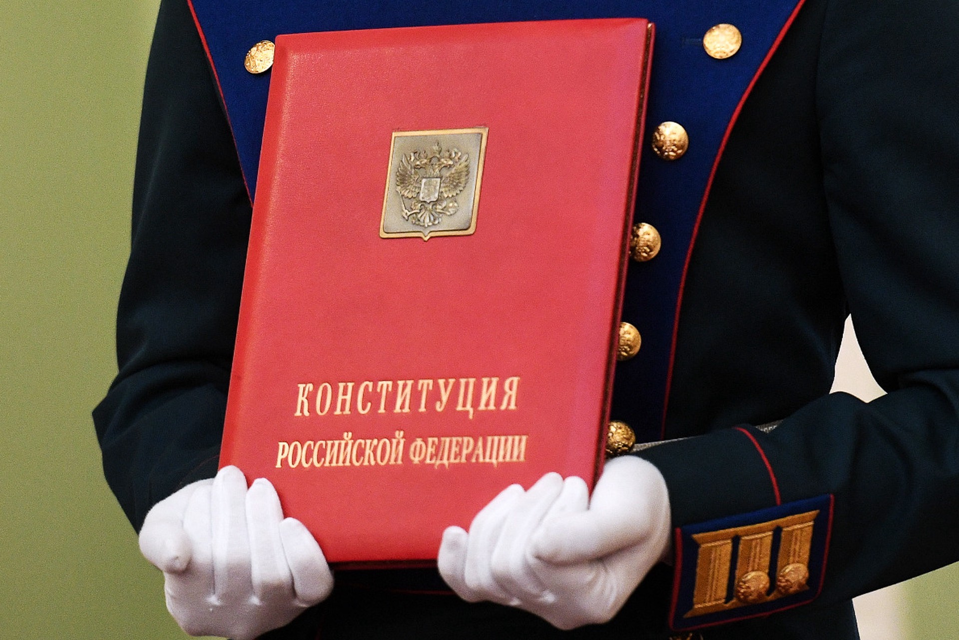 Идем на поправки: каких перемен не хватает нашей конституции