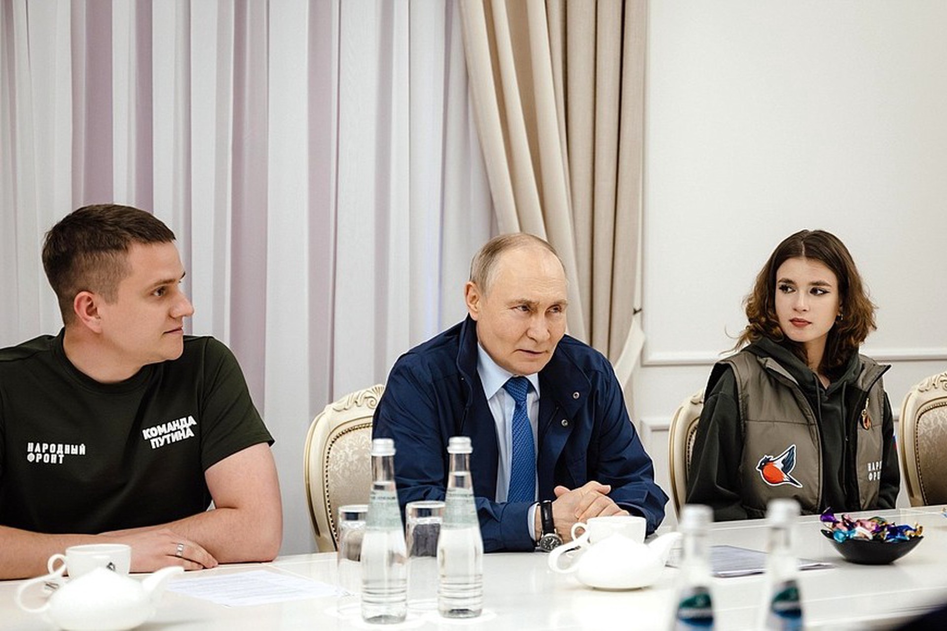 Путин встретился с волонтерами в Курской области
