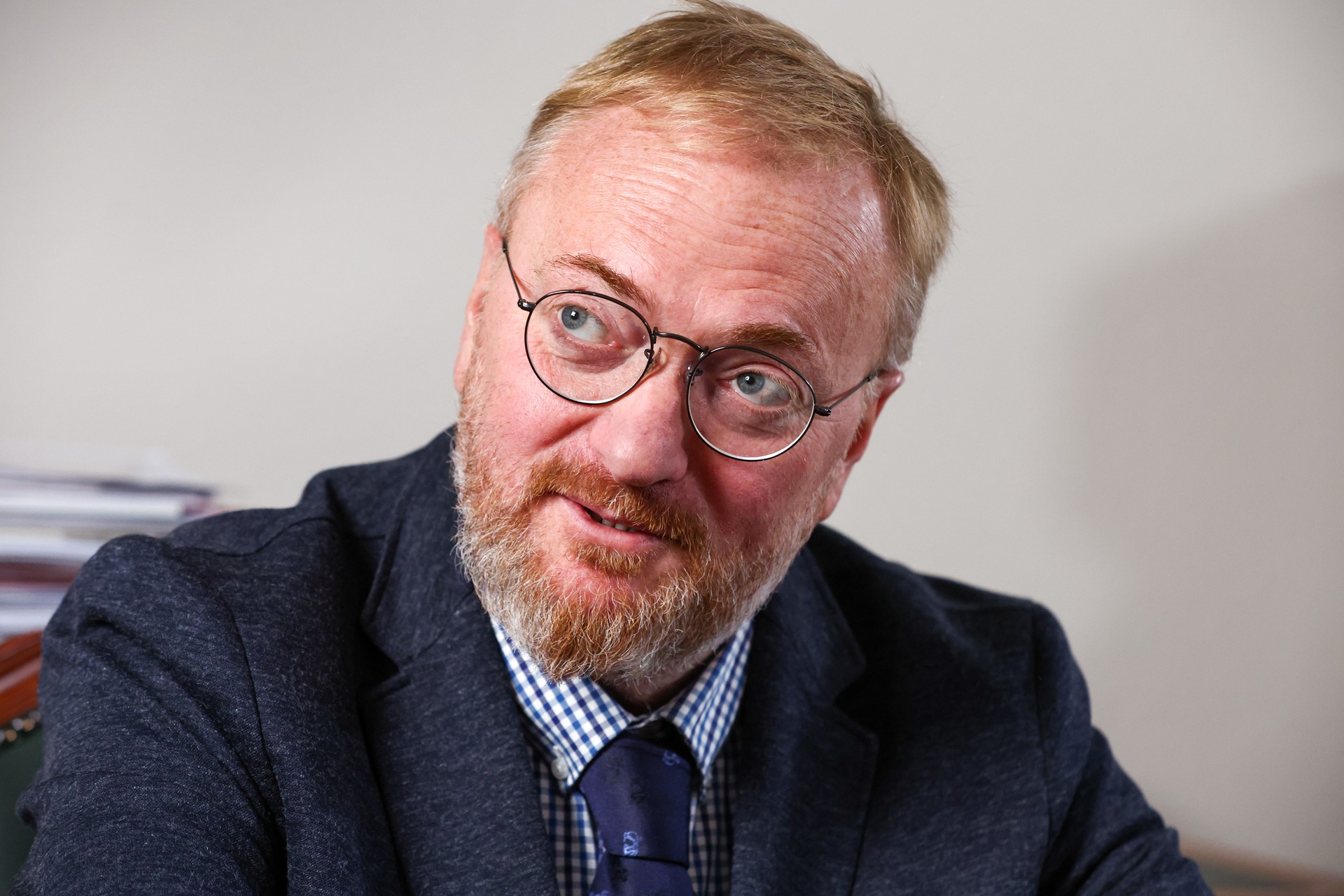 Милонов призвал выгонять сотрудниц за вульгарные наряды на работе