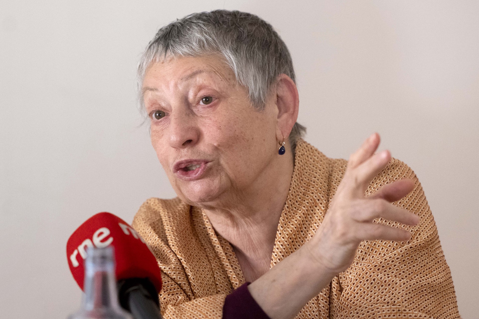 Улицкая* разбитых фонарей: почему «авторка» вместо Украины обвинила в сожжении книг Россию