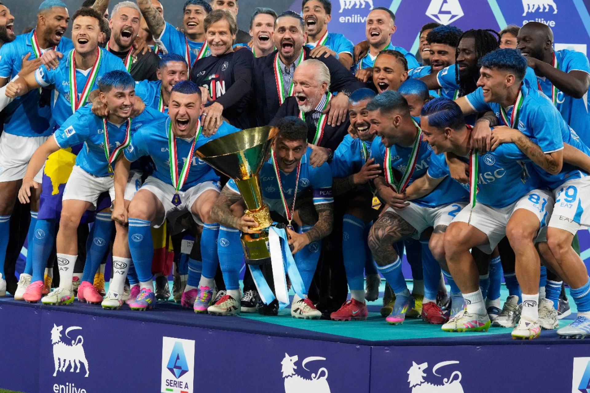 «Наполи» в четвертый раз стал чемпионом Италии по футболу