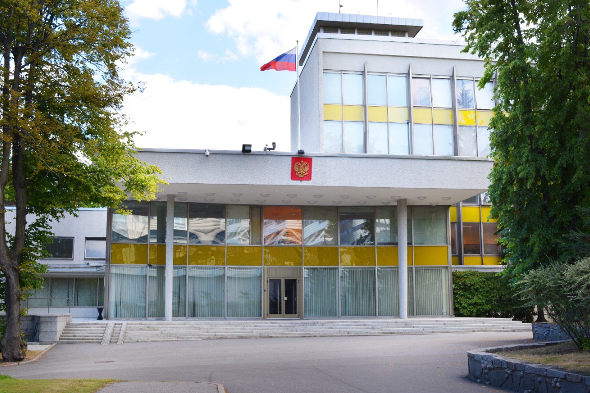 Посольство РФ в Швеции закидали краской с беспилотника