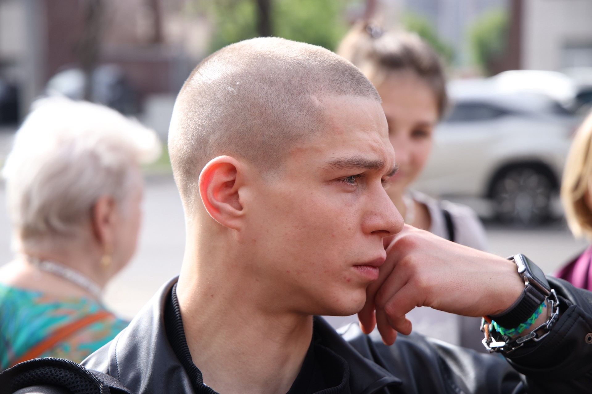 Калюжный получил увольнительную из армии для визита на премьеру фильма