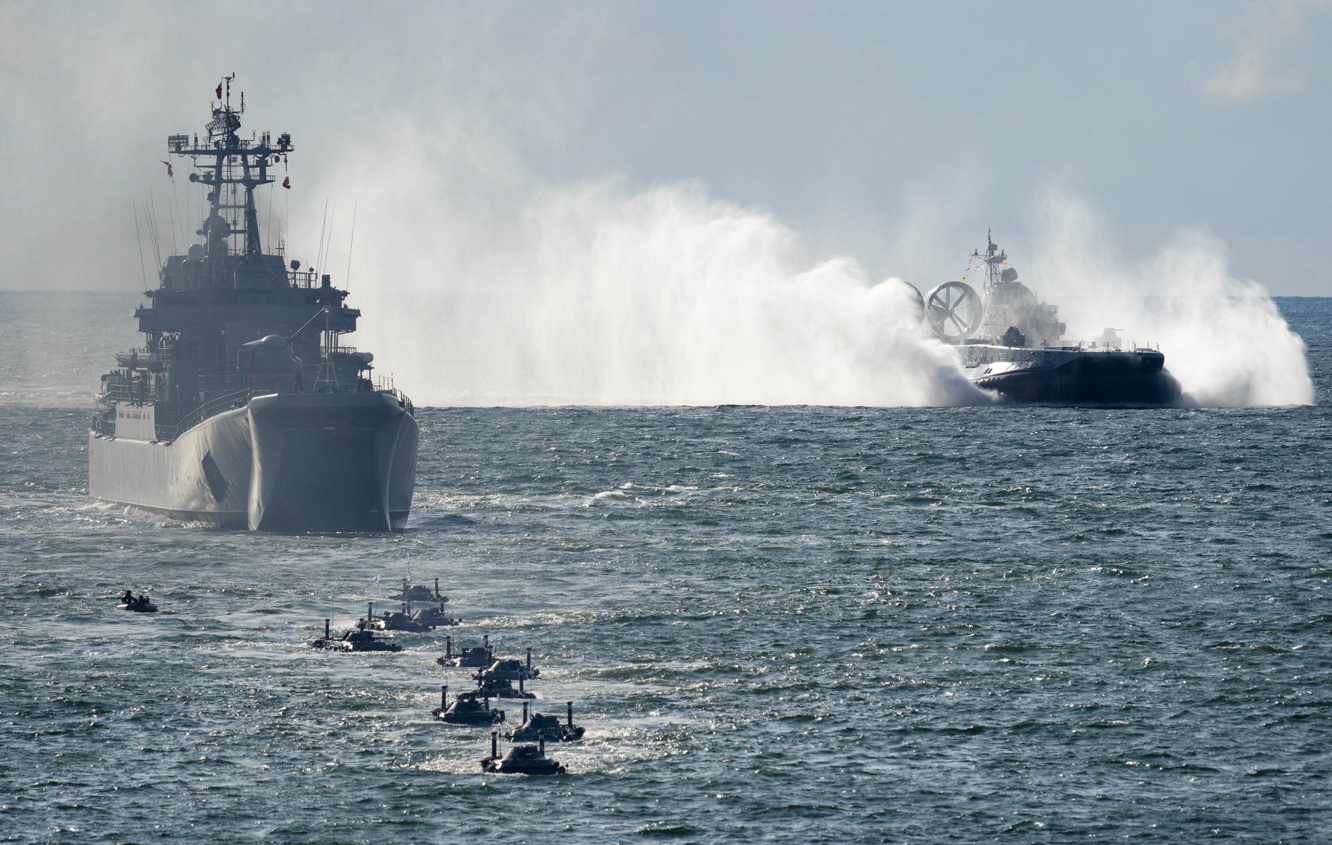 Десятки военных кораблей России вышли в Балтийское море для учений