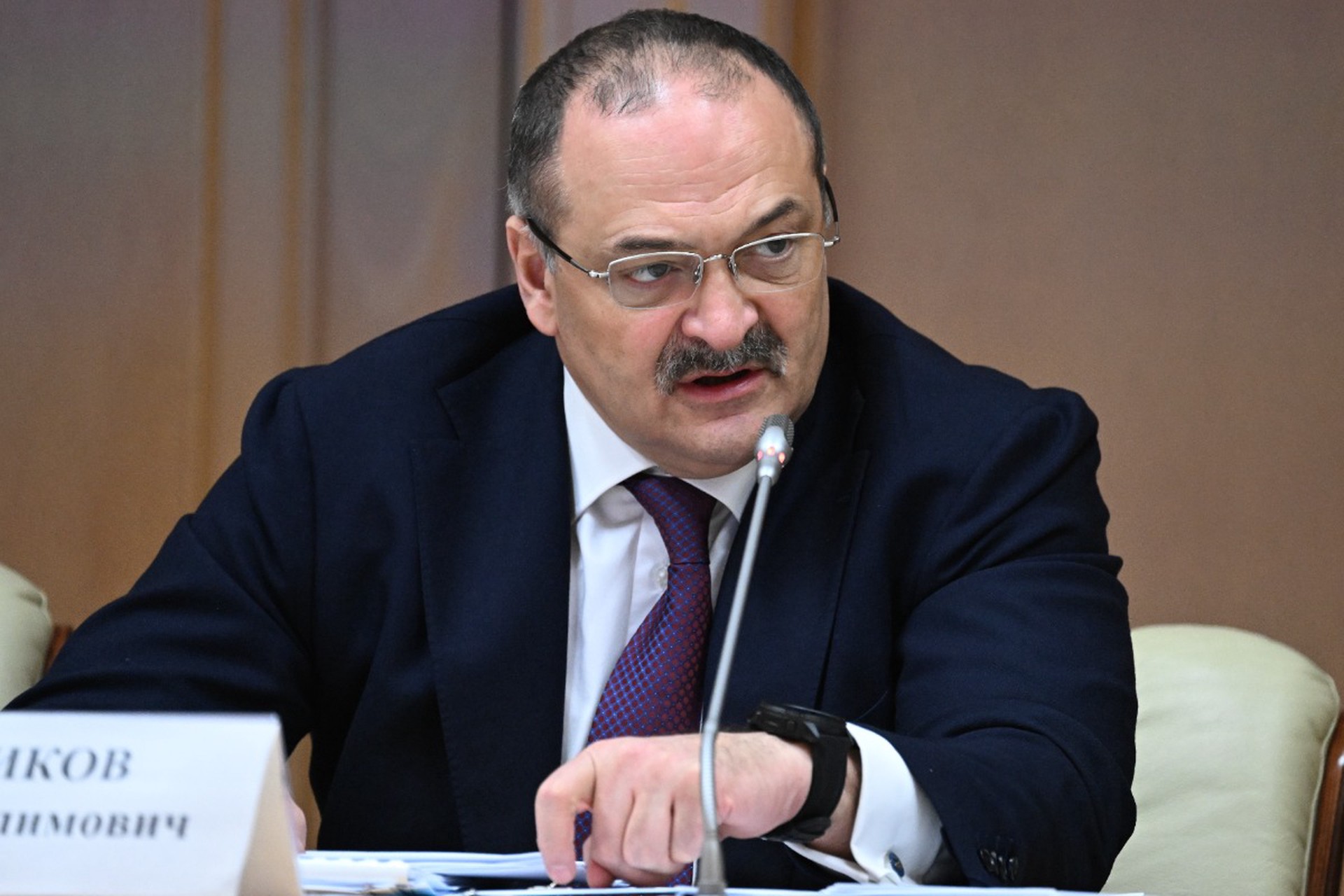 Меликов призвал снести более 800 незаконно построенных многоэтажек в Дагестане