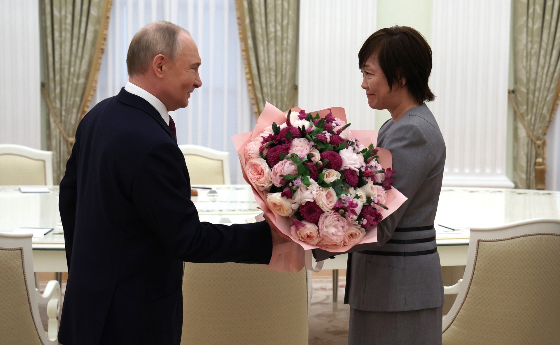 Правительство Японии отказалось комментировать встречу Путина со вдовой Абэ