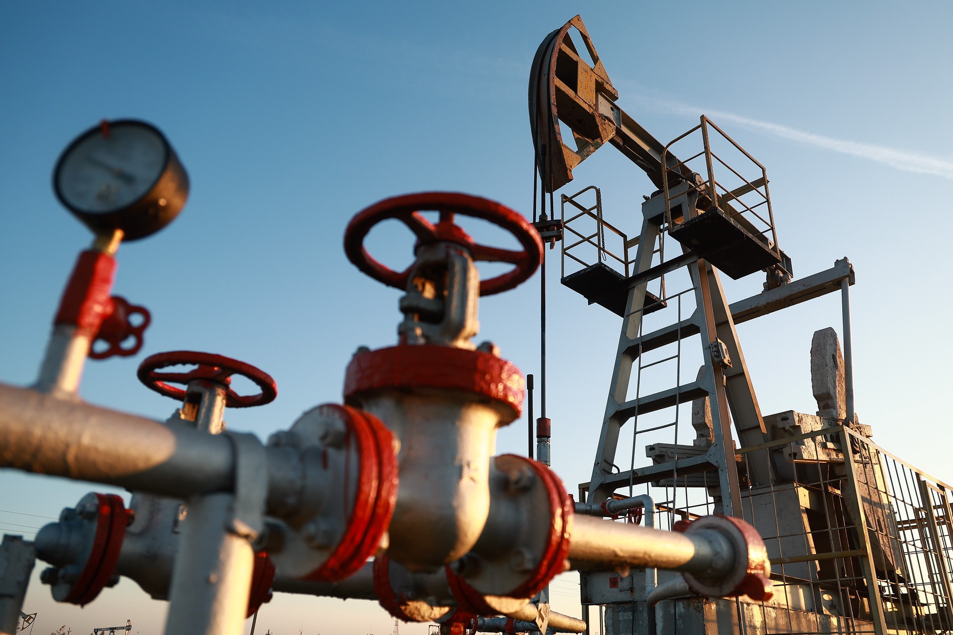 В ОПЕК+ договорились увеличить добычу нефти