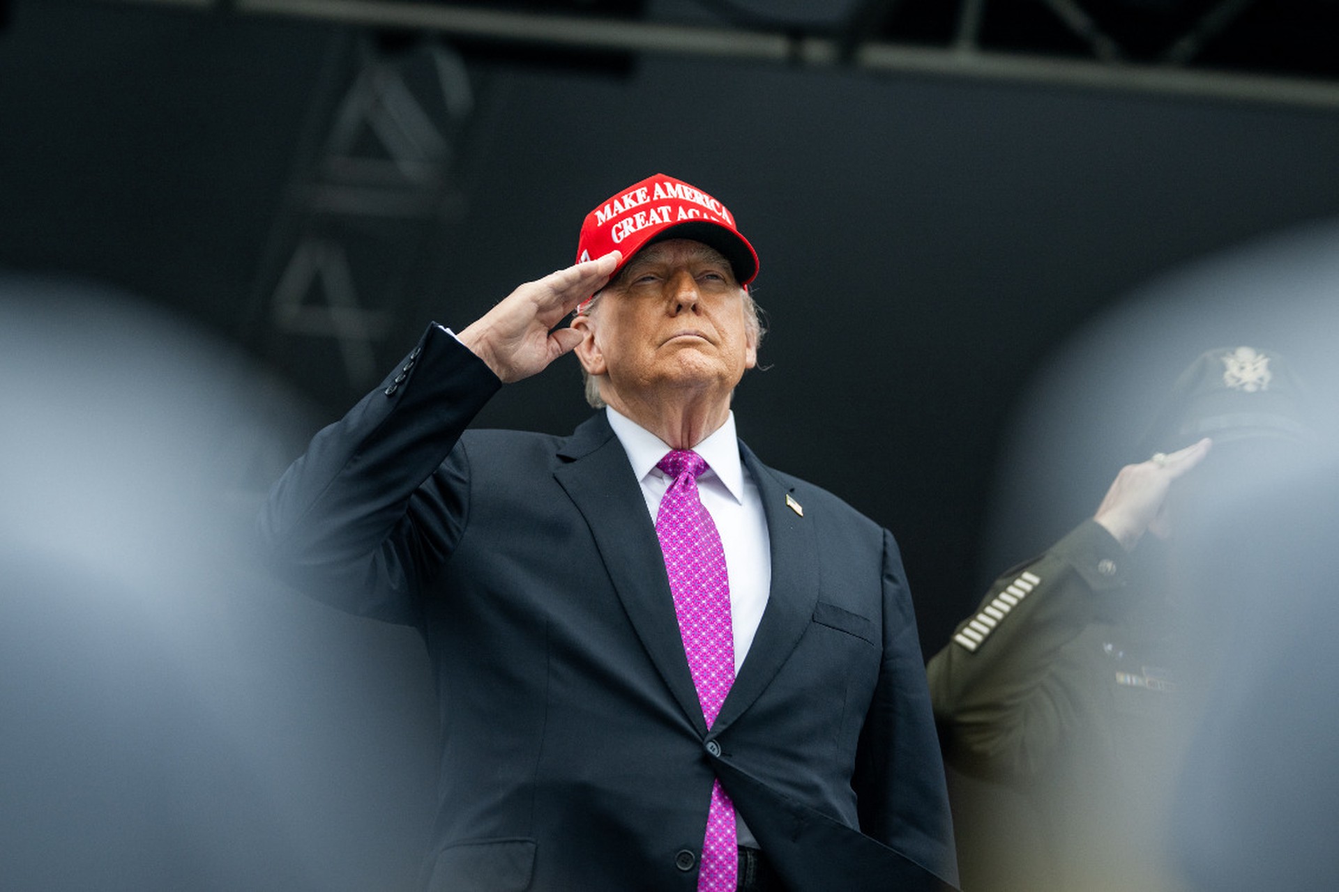 На руке Трампа снова появился синяк