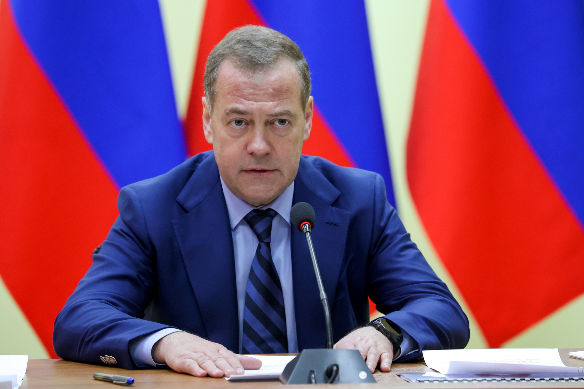 Медведев: Россия готова содействовать примирению Трампа и Маска