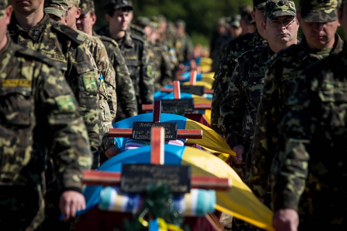 Обман погибшими: как слова Мединского про 6000 тел солдат ВСУ загнали Украину в угол