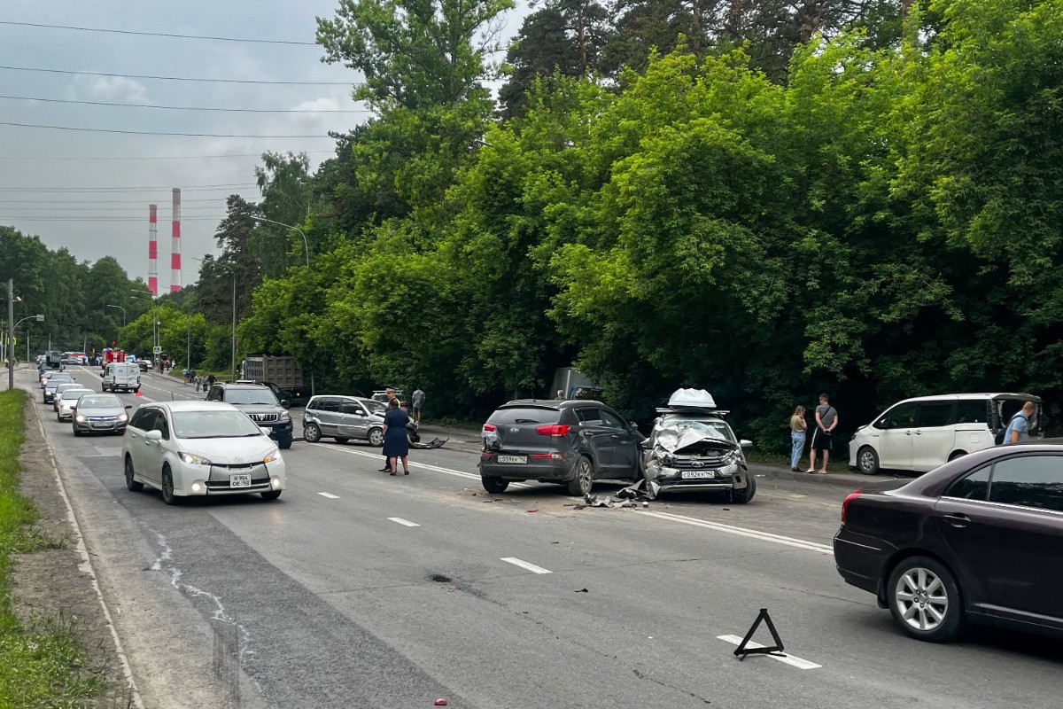 В Кемерове столкнулись 27 автомобилей