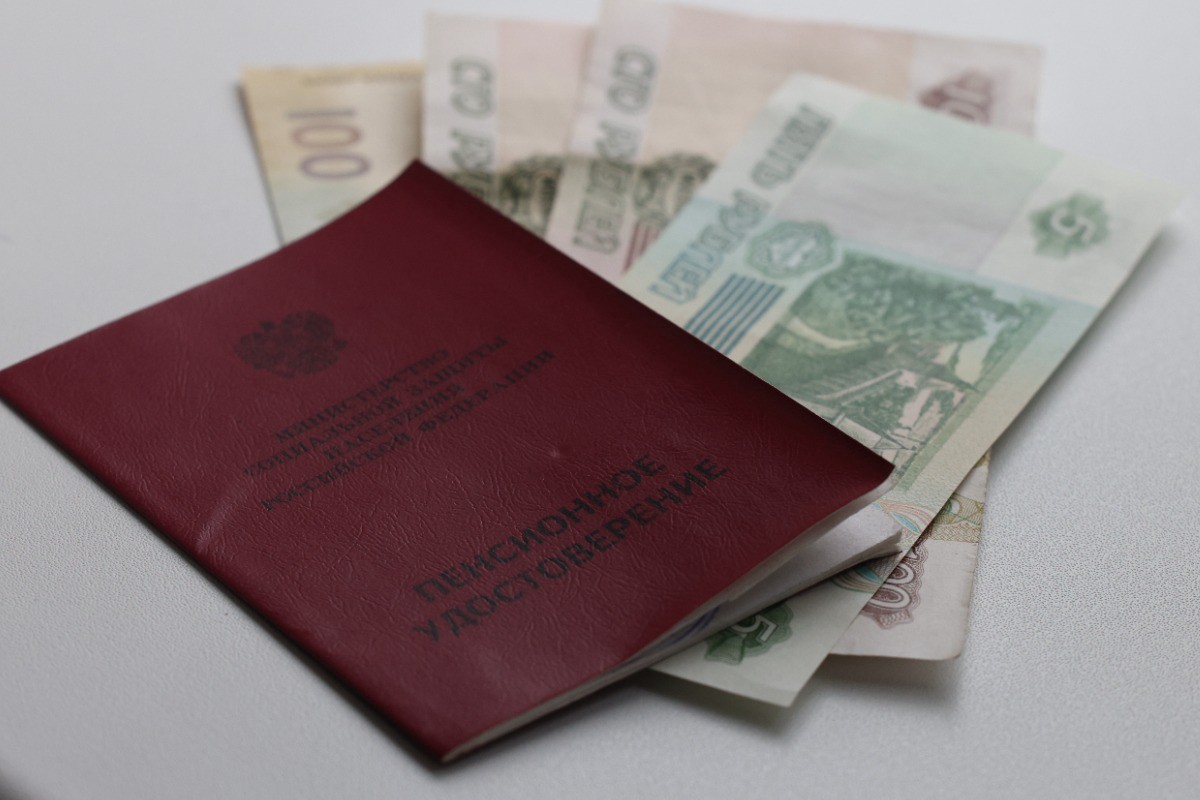 Стало известно, когда и на сколько подрастут пенсии работающих россиян