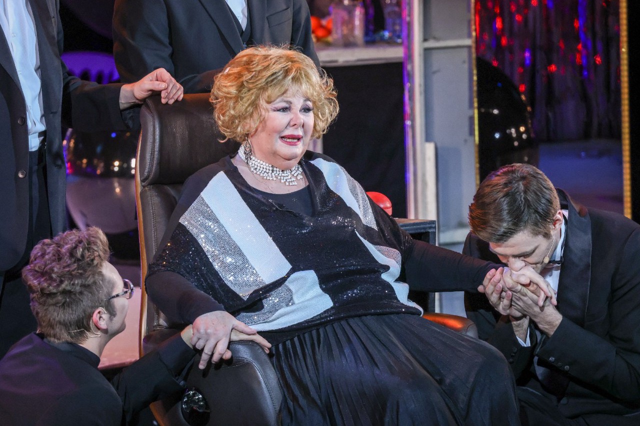 Күйеуінің көзінше əйелін сиқытатындар