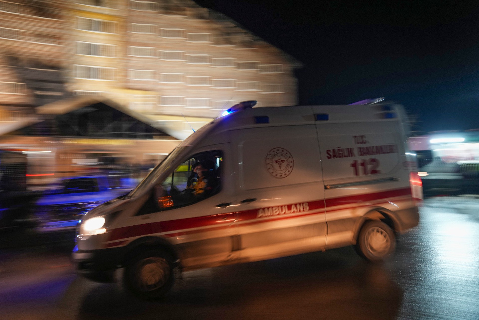 Землетрясение у берегов Турции унесло жизнь девочки, еще 69 человек пострадали