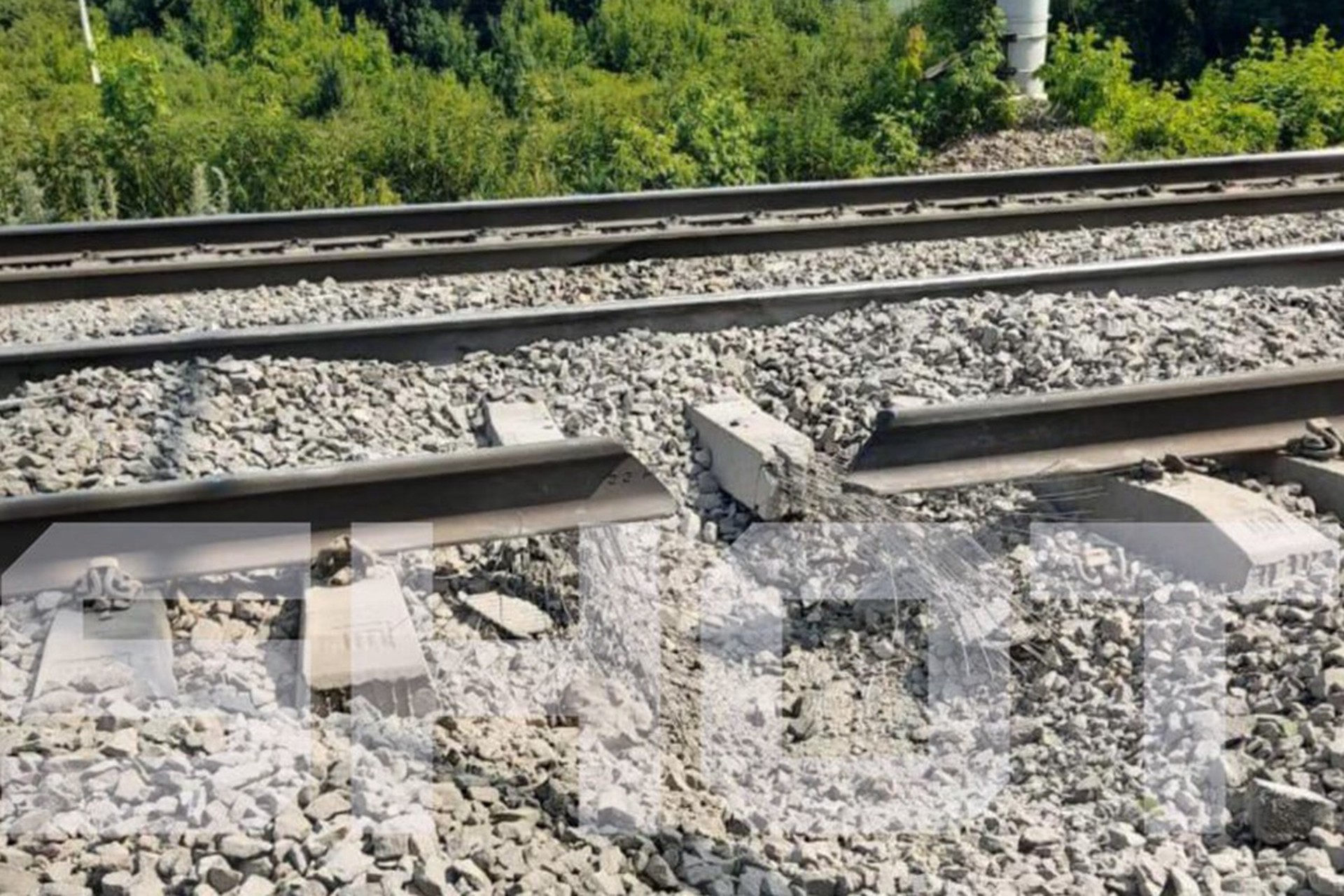 Десятки поездов задержались из-за взорванного пути в Воронежской области