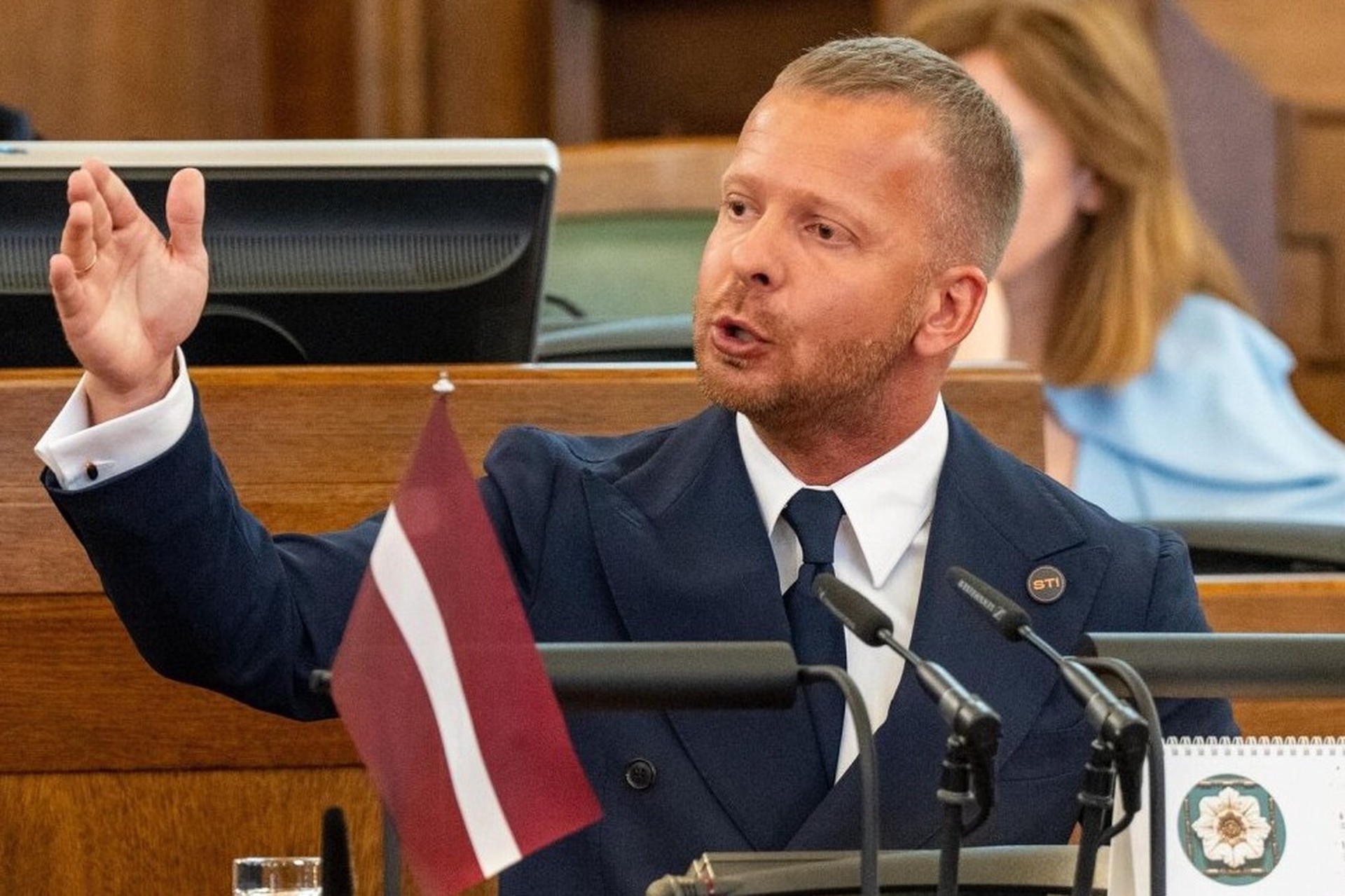 Депутата парламента Латвии удалили с заседания за поддержку русского языка