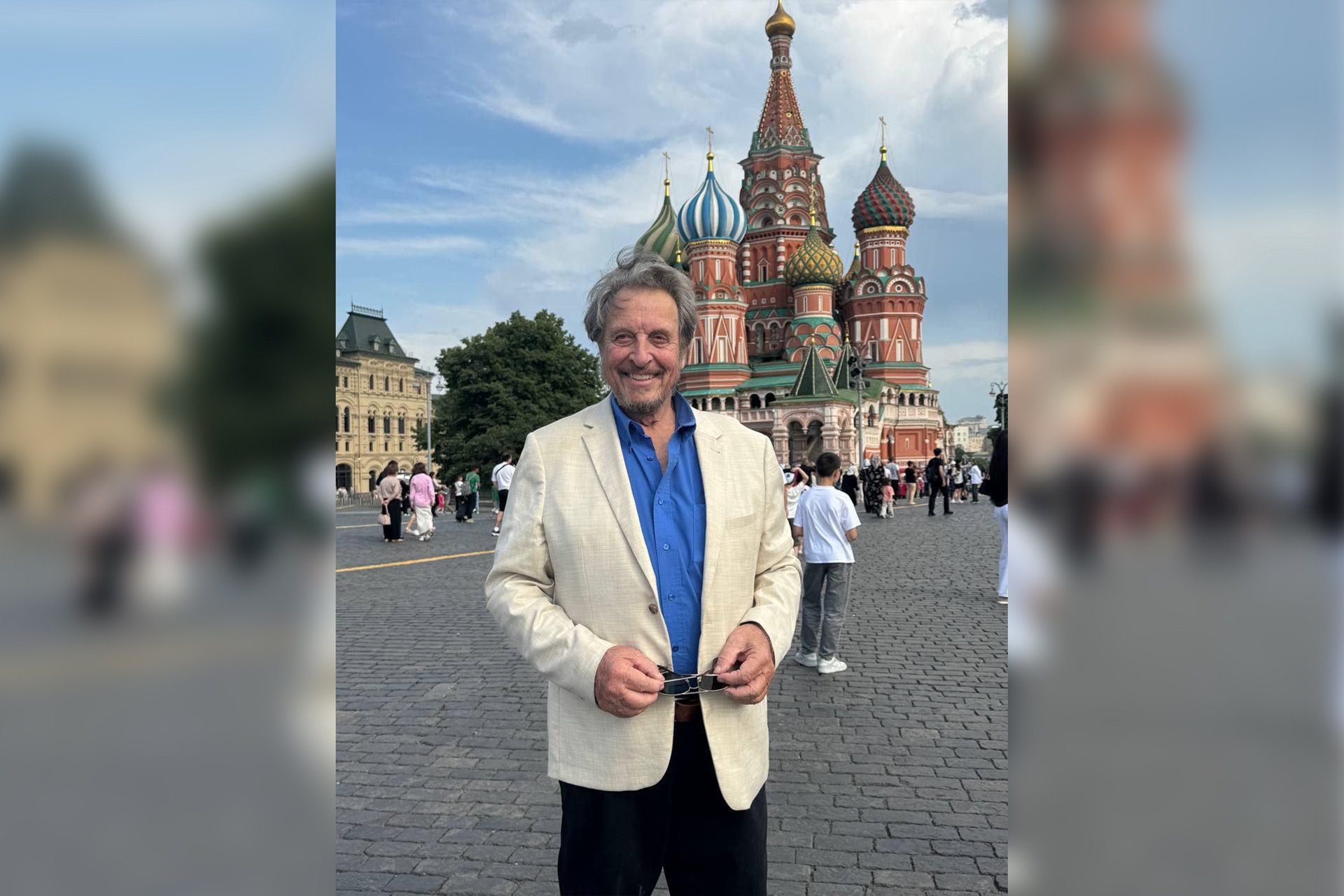 Отец Илона Маска прилетел в Москву