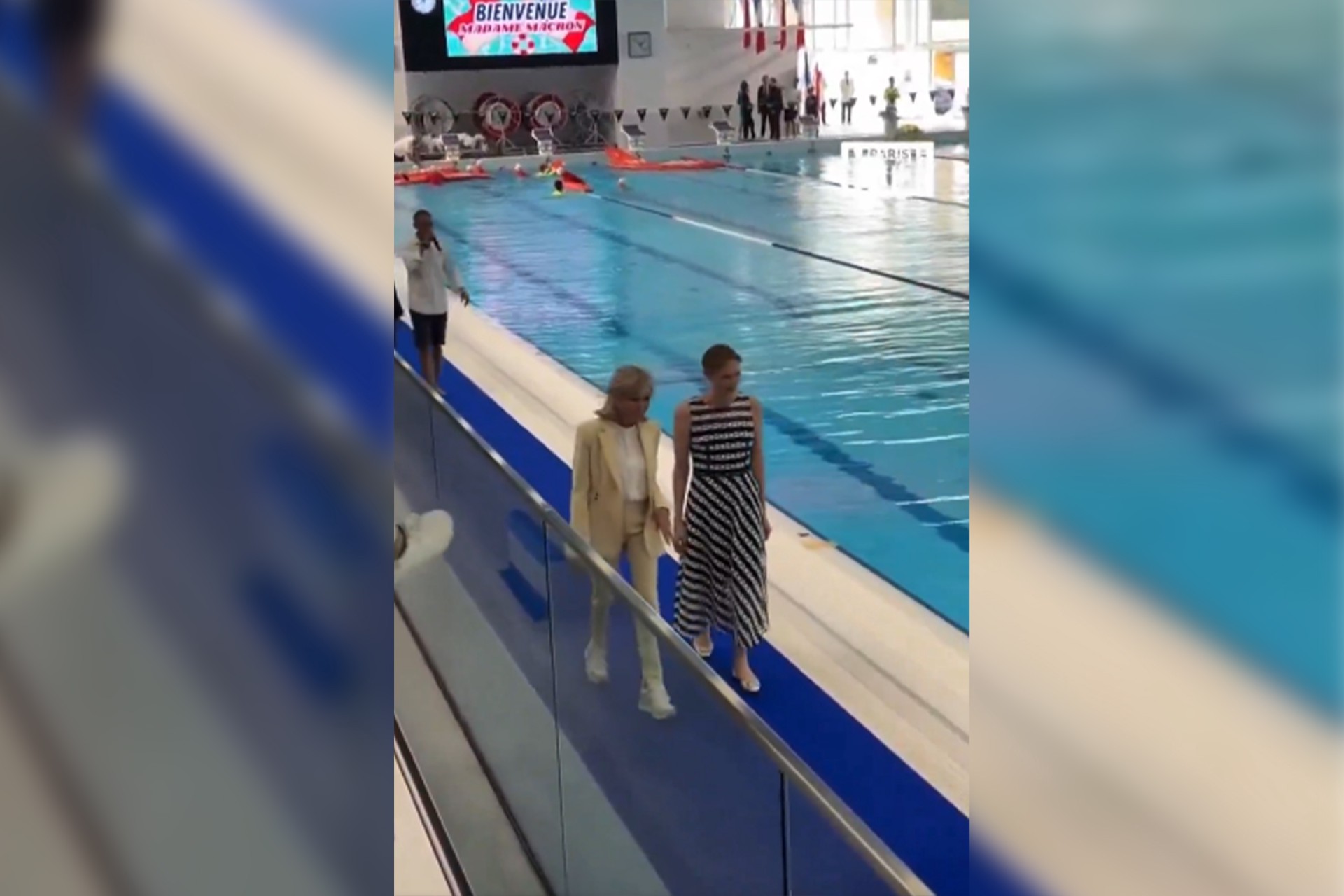 Жену Макрона высмеяли за выбор кроссовок для госвизита в Монако