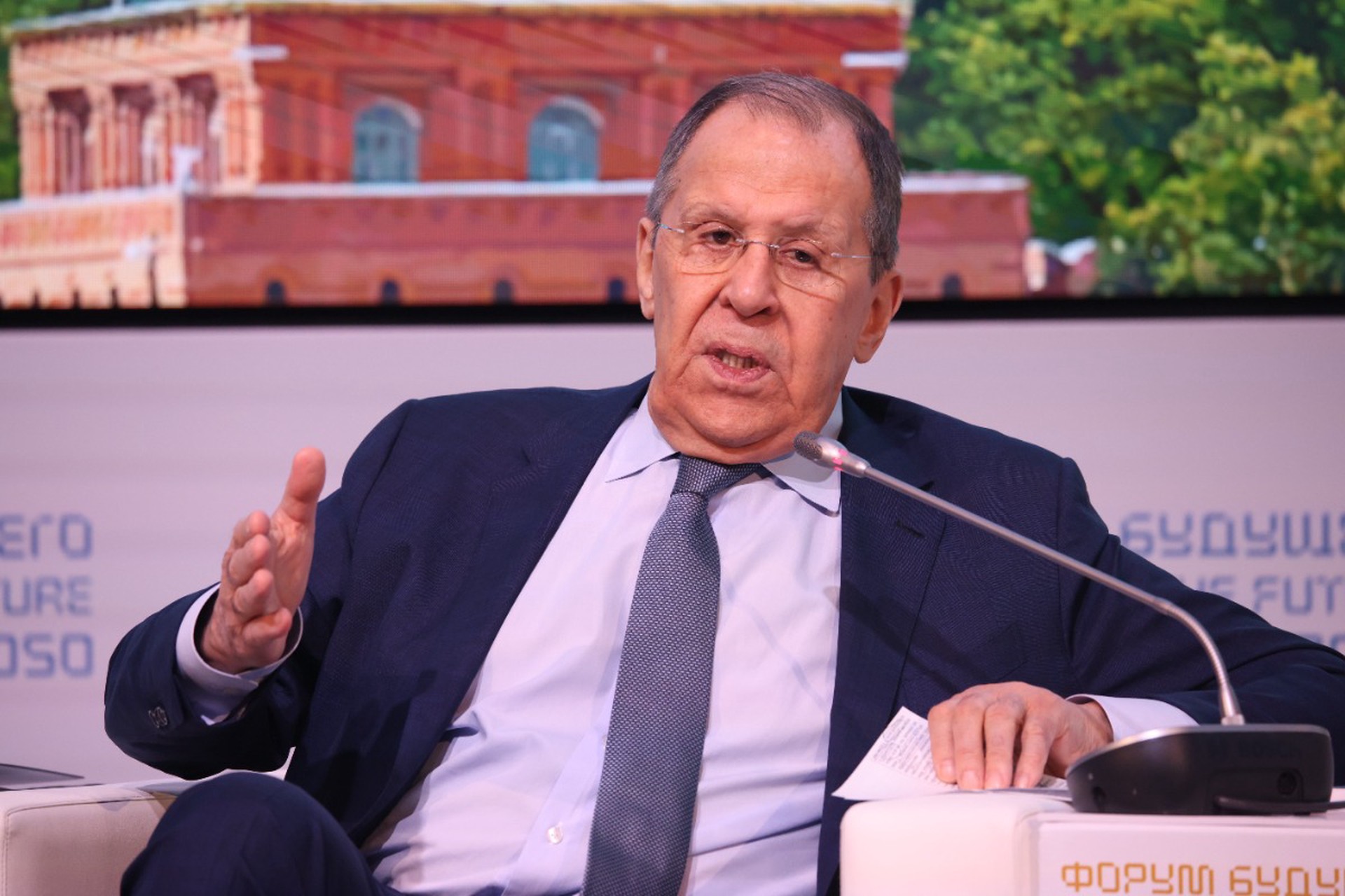 Лавров: Запад вымаливает перемирие для Украины