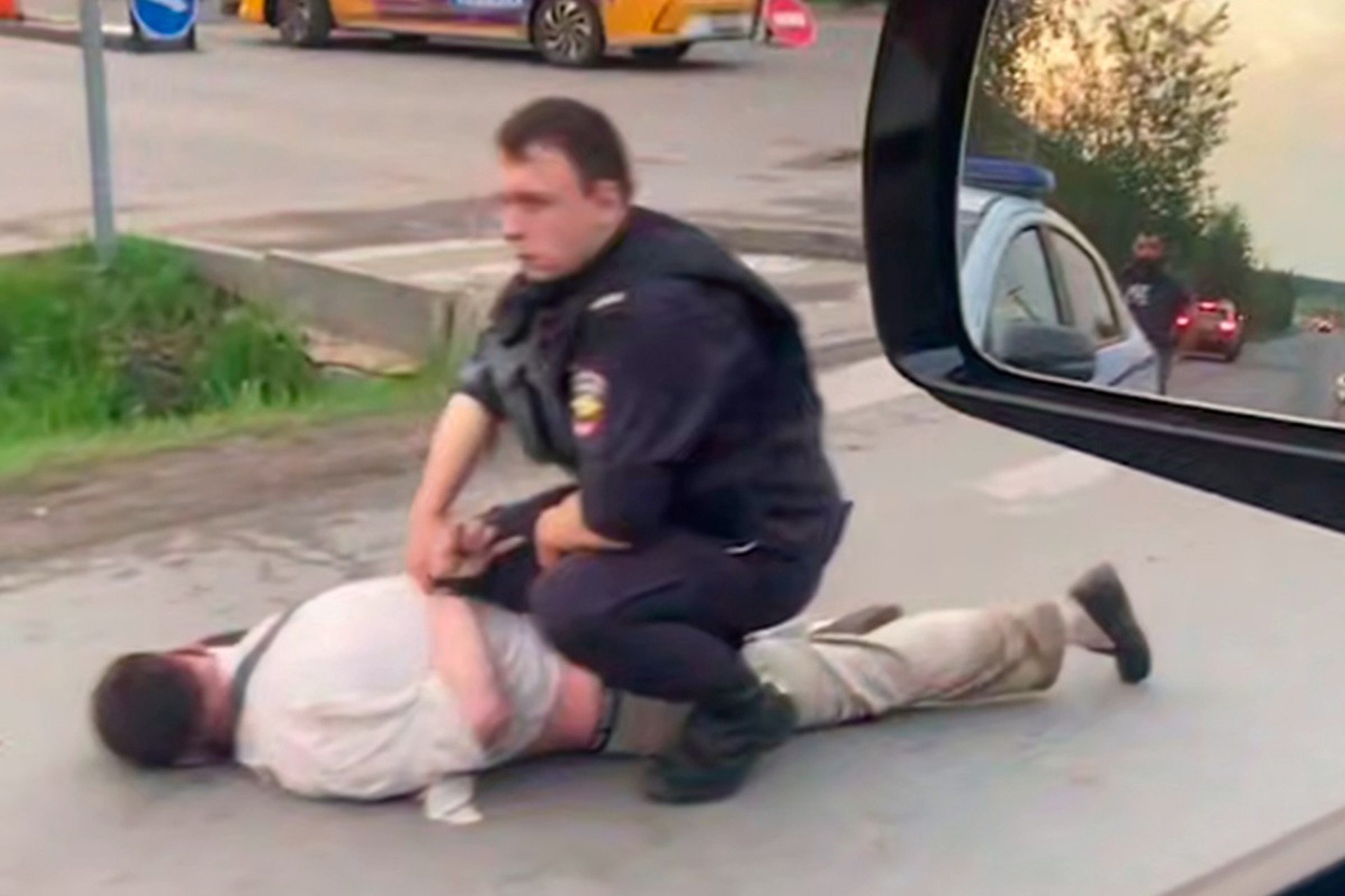 Неизвестный мужчина устроил поножовщину во дворе в Красногорске