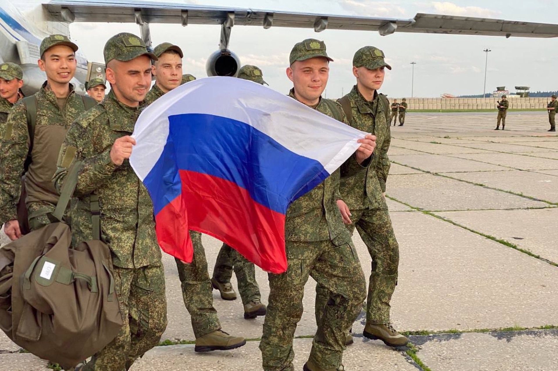 Третья группа освобожденных пленных доставлена в Россию из Белоруссии