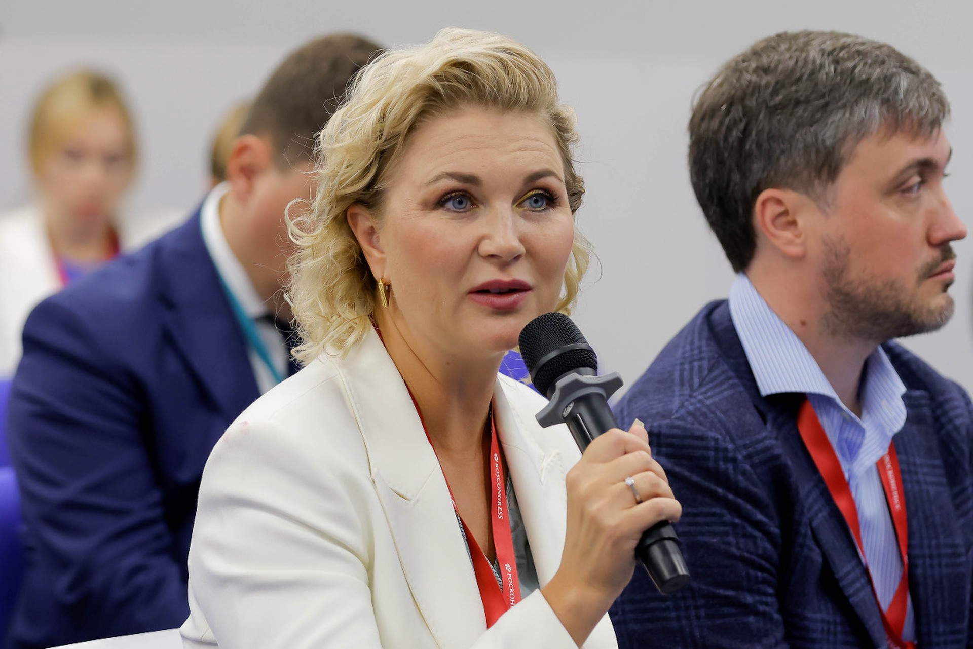 Детский омбудсмен назвала унижением достоинства младенцев новый тренд на чулки в сеточку