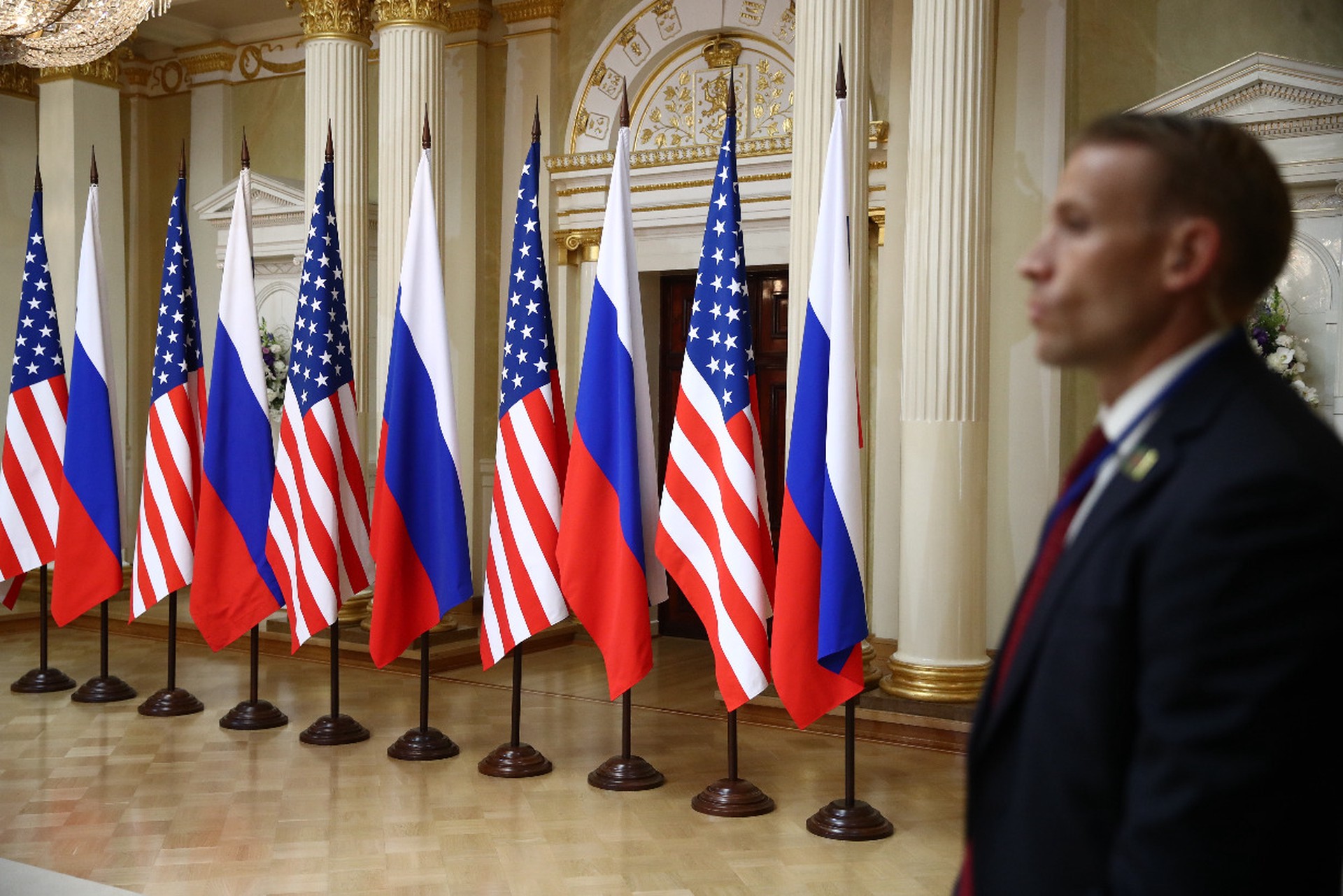 Нам к лицу: почему Россия и США отказываются от посредников в диалоге