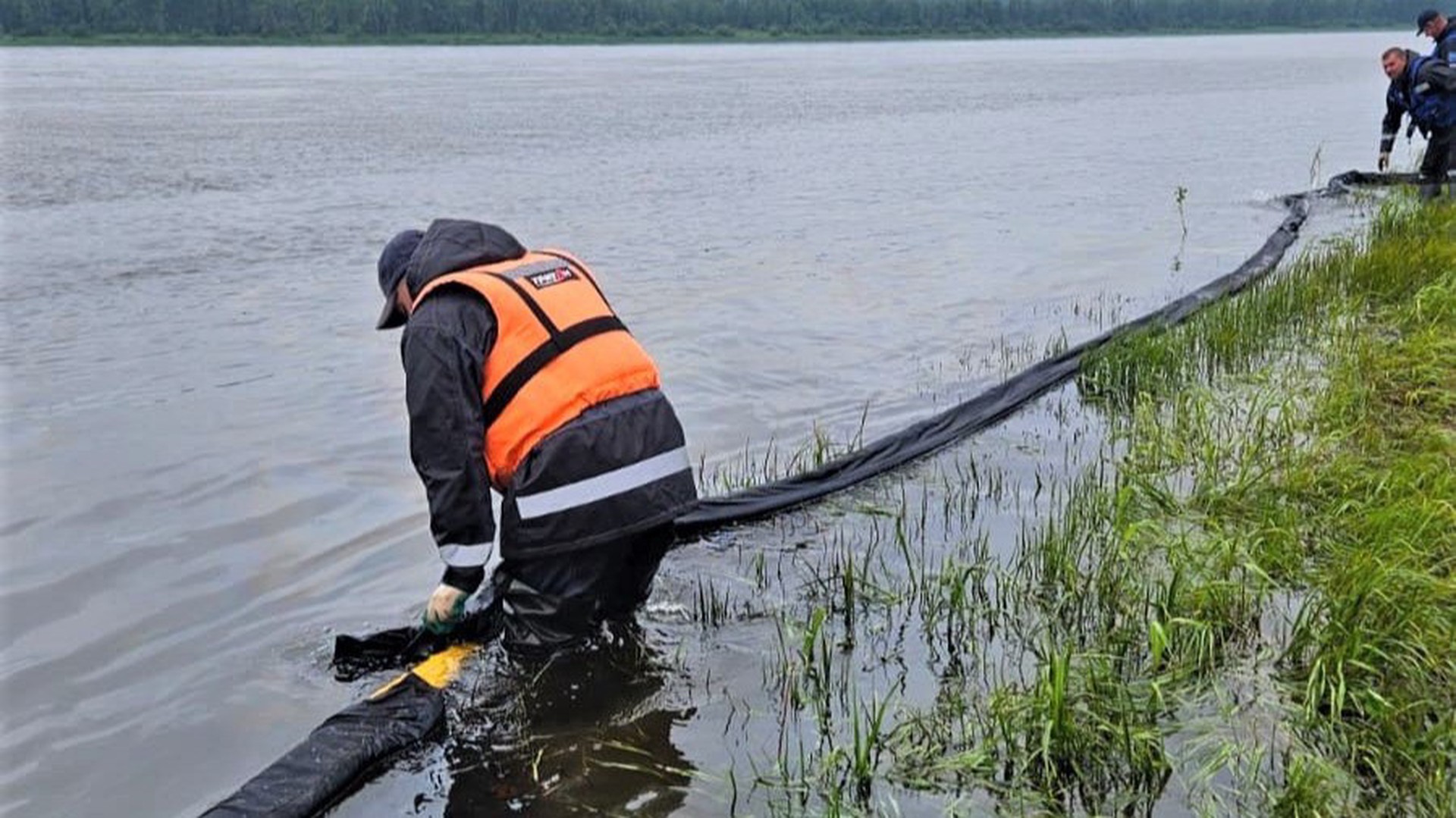 В Красноярском крае ввели режим ЧС из-за разлива топлива