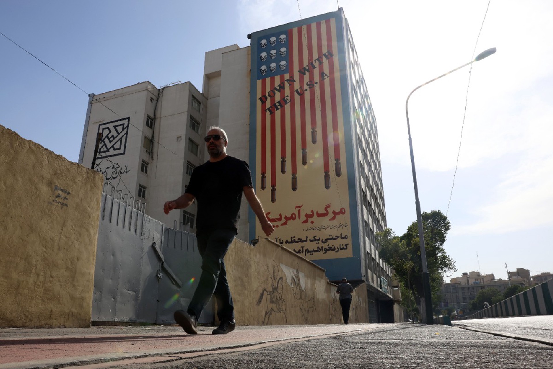 Востоковед: США планировали привести к власти в Иране своего ставленника