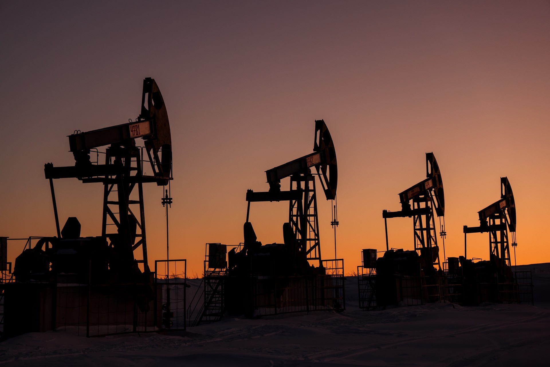 Генерал Соболев: Украина может начать бомбить российские нефтяные объекты