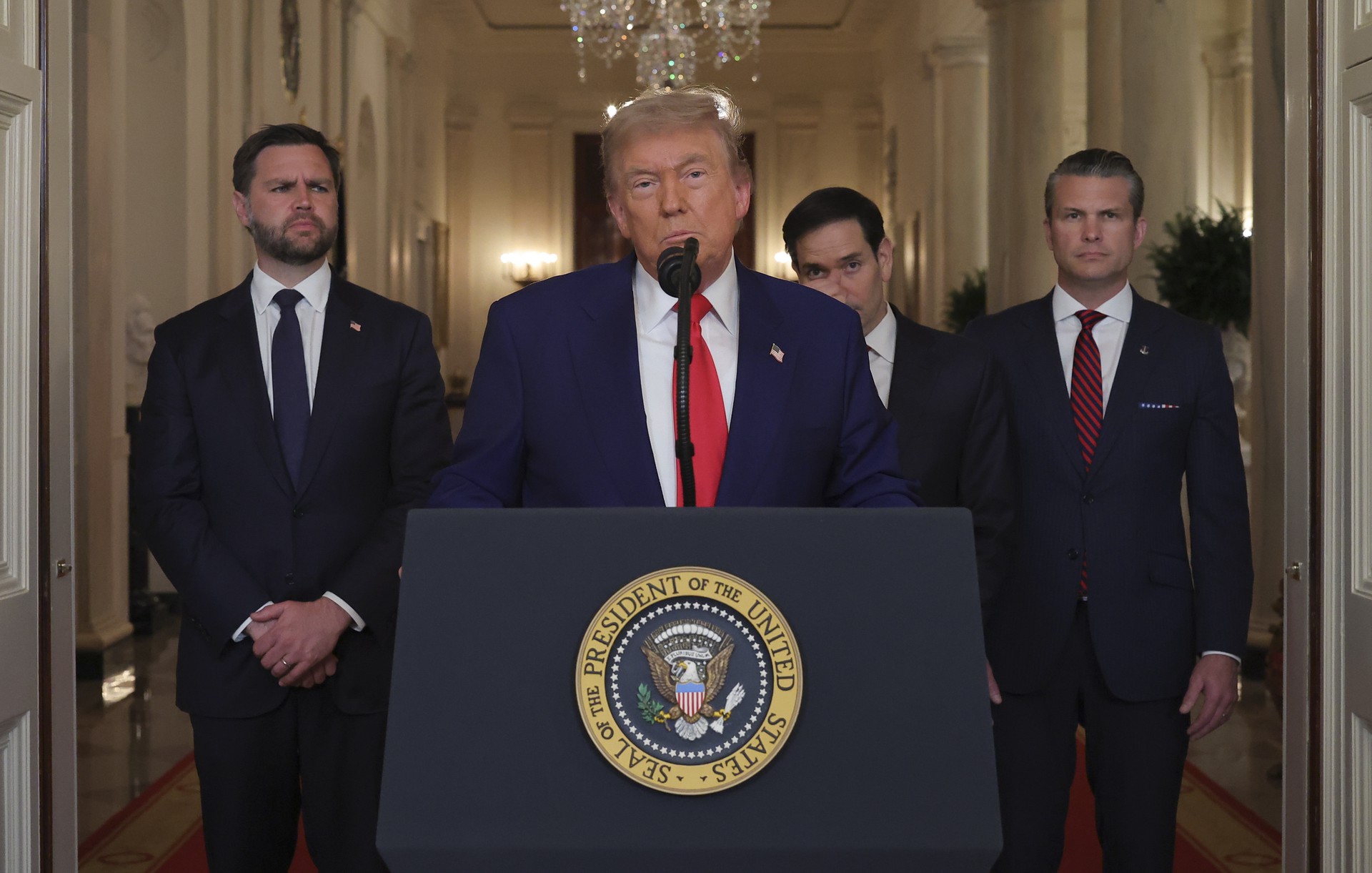 Удар свыше: как атака США на Иран обнажила несвободу Трампа