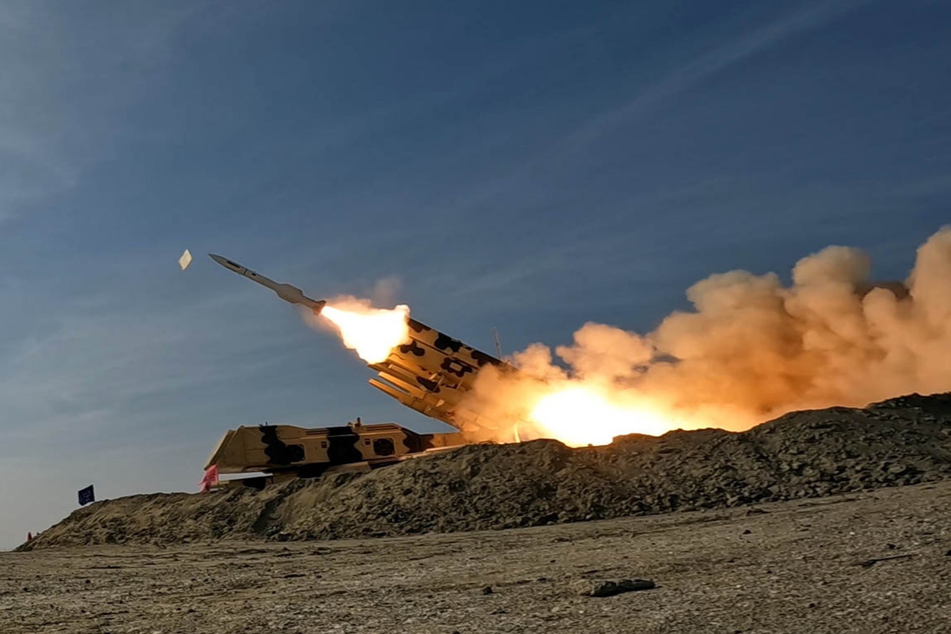 ВС Ирана официально подтвердили атаку на базу американских ВВС в Катаре